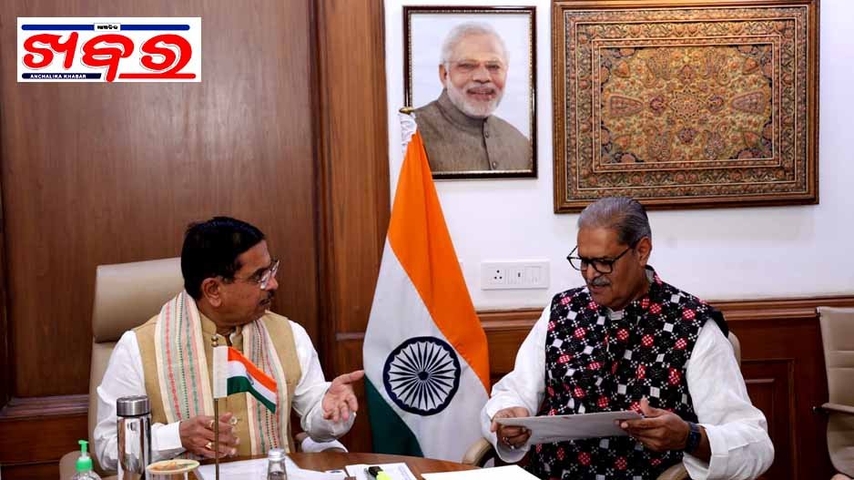 କେନ୍ଦ୍ର ମନ୍ତ୍ରୀ ଶ୍ରୀ ପ୍ରହଲ୍ଲାଦ ଜୋଶୀଙ୍କୁ ସୌଜନ୍ୟମୂଳକ ସାକ୍ଷାତ କଲେ ଉପମୁଖ୍ୟମନ୍ତ୍ରୀ ଶ୍ରୀ ସିଂହଦେଓ