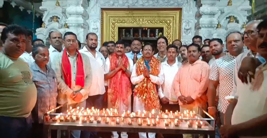 ଇତିହାସ ରଚିଲେ ମୋଦୀ,କୋଟପାଡ଼ ଅଧିଷ୍ଠାତ୍ରୀ ଦେବୀ ମା ମାଉଲିଙ୍କ ମନ୍ଦିରରେ ୧0୮ ଦ୍ୱୀପ ପ୍ରଜ୍ବଳନ